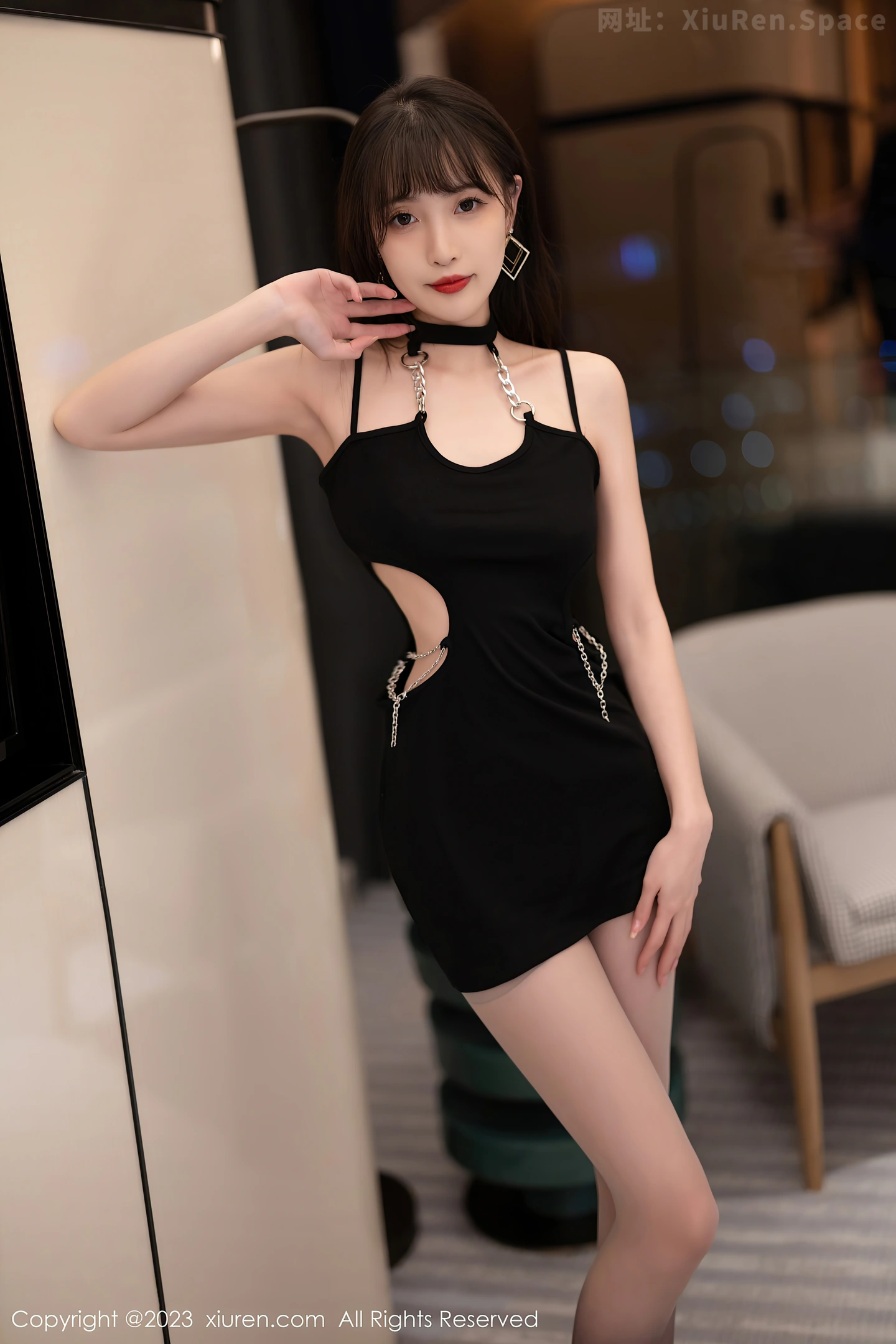 图片[3]-[XiuRen秀人网]2023.04.12 NO.6565 林星阑 黑色吊带裸背礼服裙加灰丝美腿性感私房写真集-秀人网官方网站